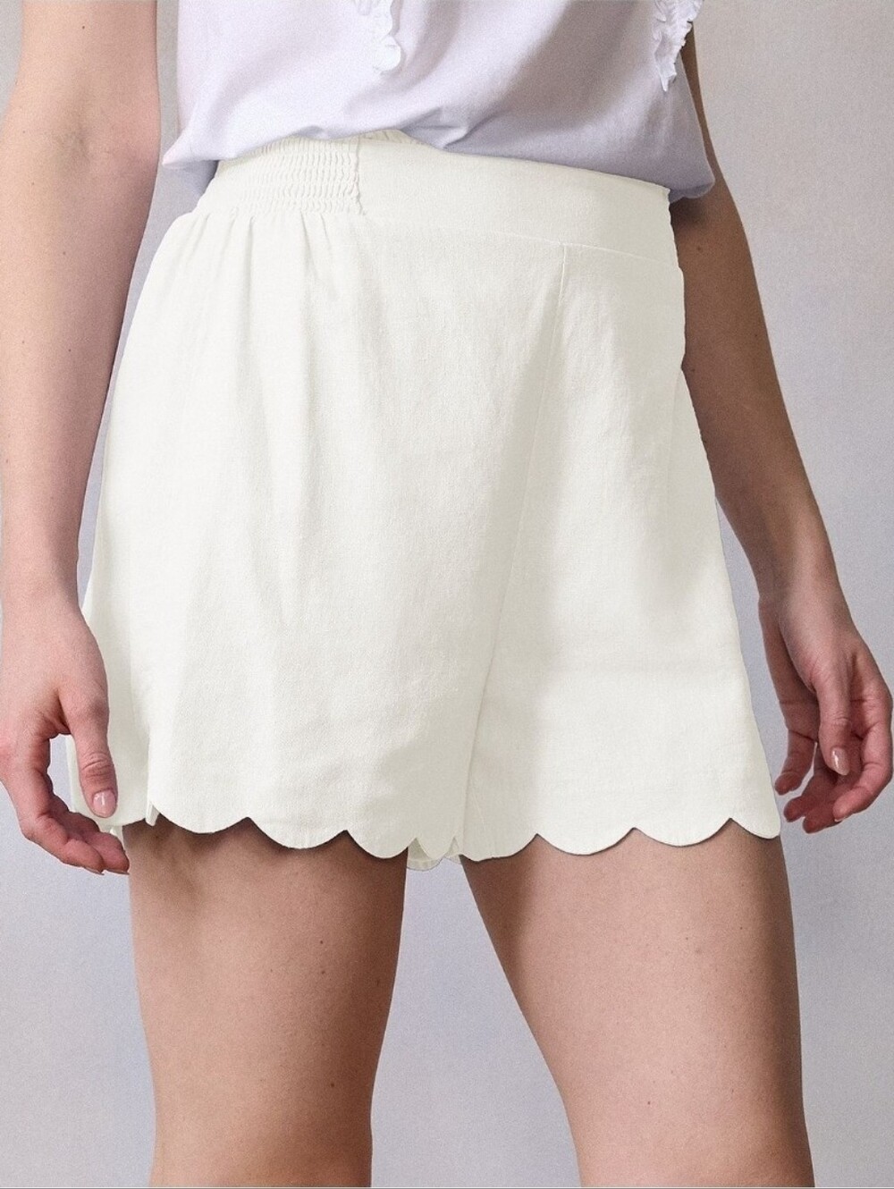 Women’s LC Lauren Conrad Super High Rise Smocked Scalloped Shorts